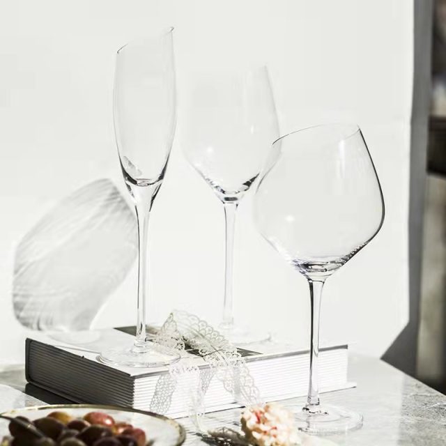 Free crystal wedding champagne wine glasses (2)